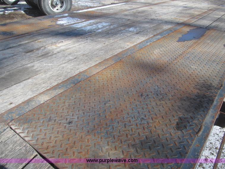 image for item F7250 2007 Kaufman 25' tag trailer