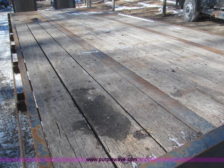 image for item F7250 2007 Kaufman 25' tag trailer