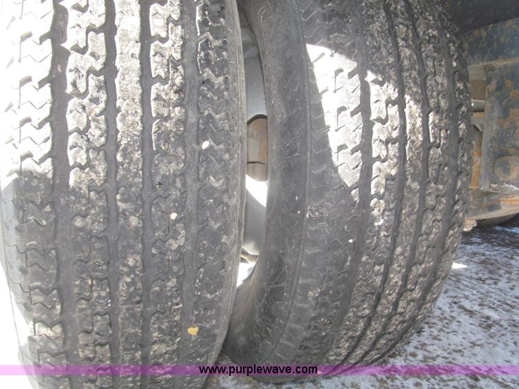 image for item F7250 2007 Kaufman 25' tag trailer