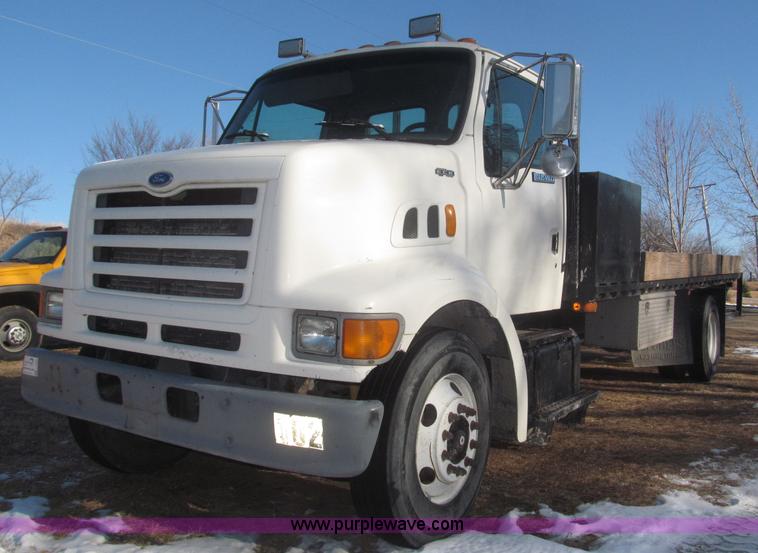 image for item F7252 1997 Ford L8501 Louisville 20' flatbed truck with lift gate