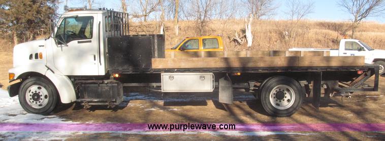 image for item F7252 1997 Ford L8501 Louisville 20' flatbed truck with lift gate