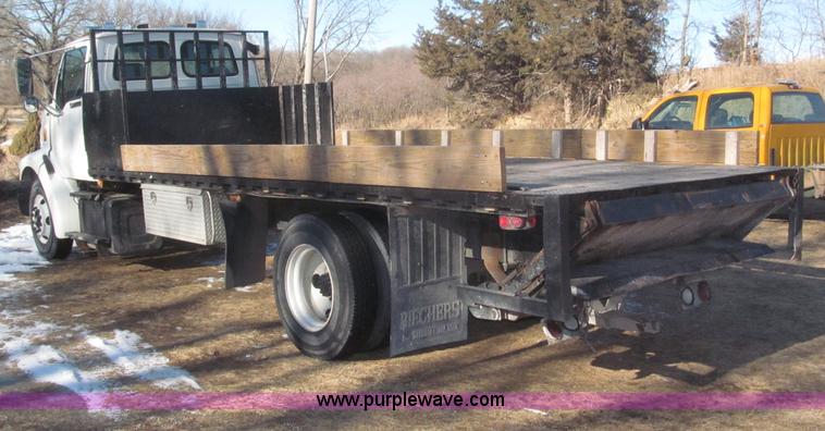 image for item F7252 1997 Ford L8501 Louisville 20' flatbed truck with lift gate