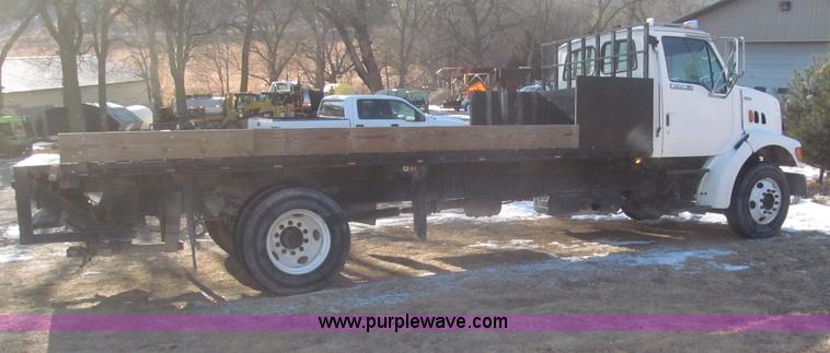 image for item F7252 1997 Ford L8501 Louisville 20' flatbed truck with lift gate