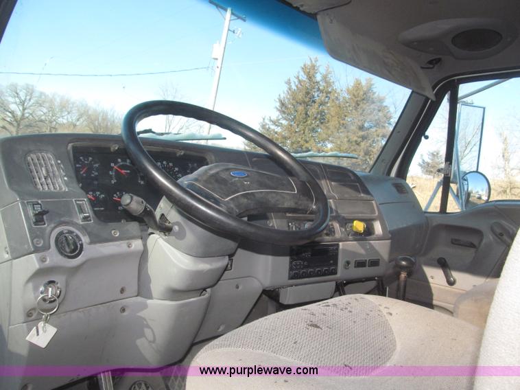 image for item F7252 1997 Ford L8501 Louisville 20' flatbed truck with lift gate