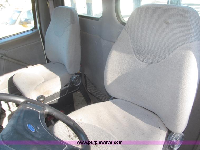 image for item F7252 1997 Ford L8501 Louisville 20' flatbed truck with lift gate