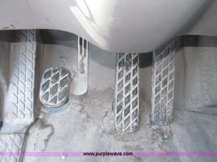 image for item F7252 1997 Ford L8501 Louisville 20' flatbed truck with lift gate