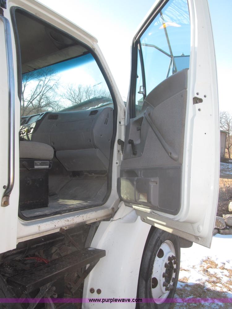 image for item F7252 1997 Ford L8501 Louisville 20' flatbed truck with lift gate