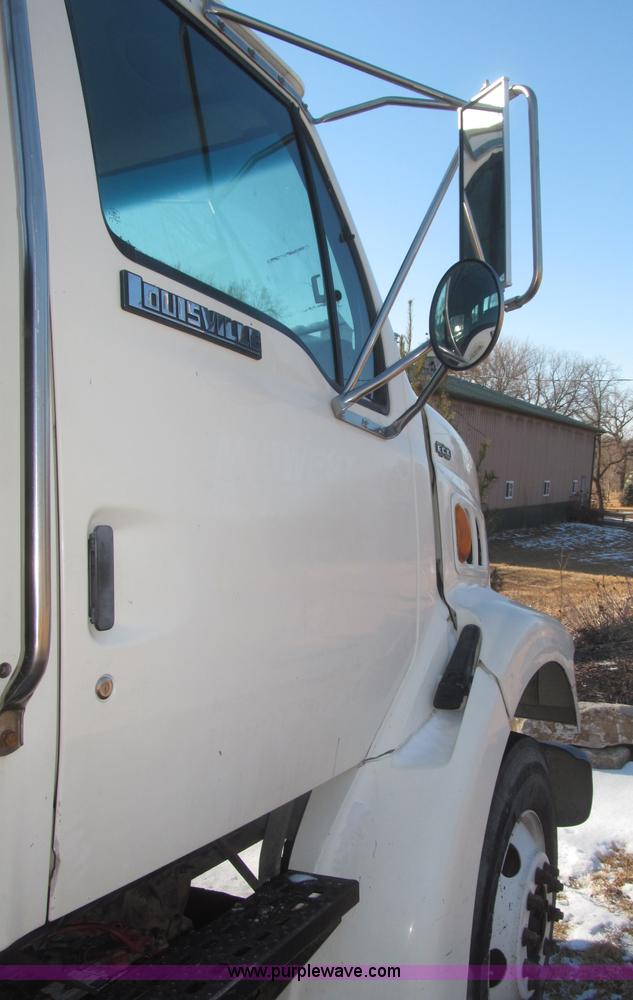 image for item F7252 1997 Ford L8501 Louisville 20' flatbed truck with lift gate