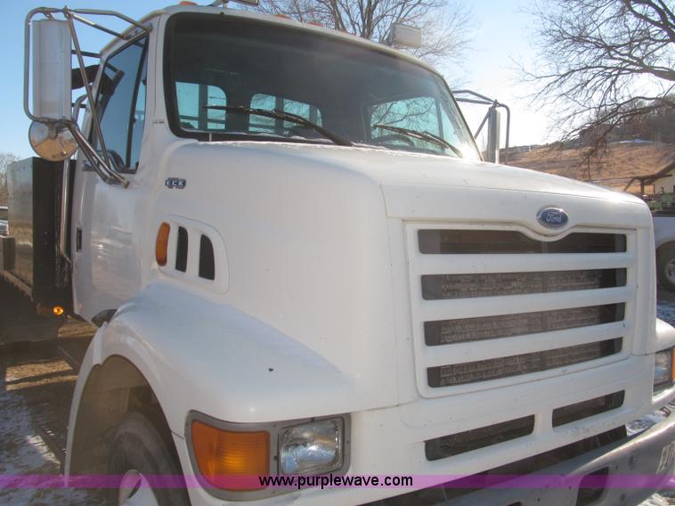 image for item F7252 1997 Ford L8501 Louisville 20' flatbed truck with lift gate
