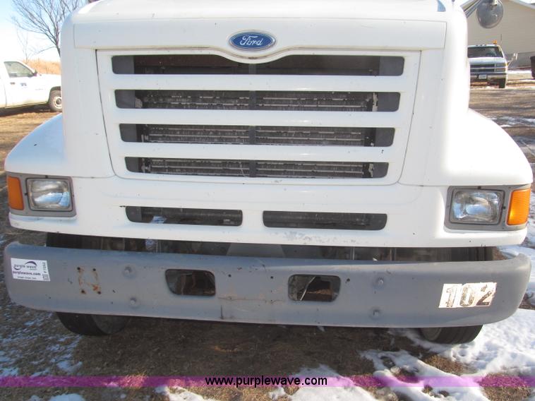 image for item F7252 1997 Ford L8501 Louisville 20' flatbed truck with lift gate