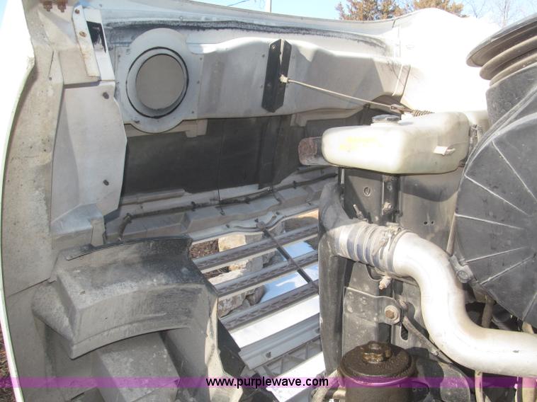 image for item F7252 1997 Ford L8501 Louisville 20' flatbed truck with lift gate