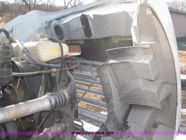 image for item F7252 1997 Ford L8501 Louisville 20' flatbed truck with lift gate