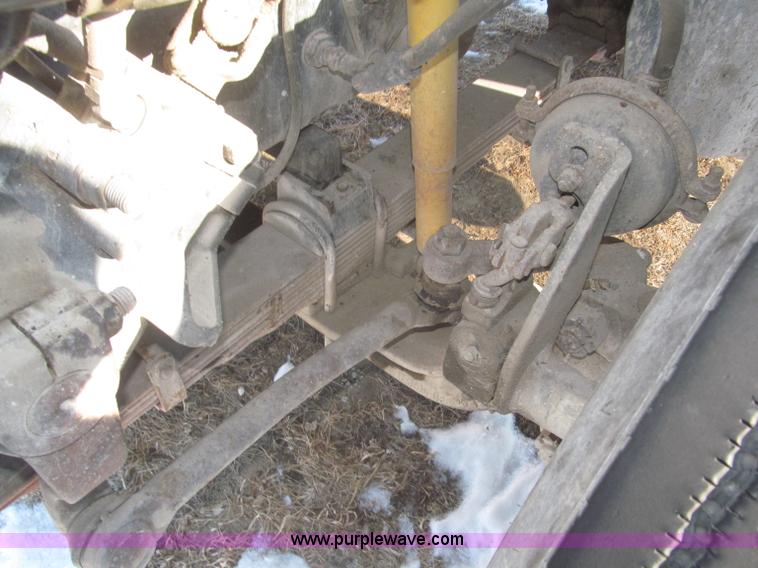 image for item F7252 1997 Ford L8501 Louisville 20' flatbed truck with lift gate