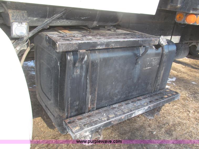 image for item F7252 1997 Ford L8501 Louisville 20' flatbed truck with lift gate