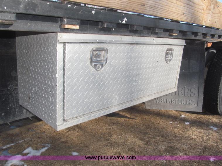 image for item F7252 1997 Ford L8501 Louisville 20' flatbed truck with lift gate