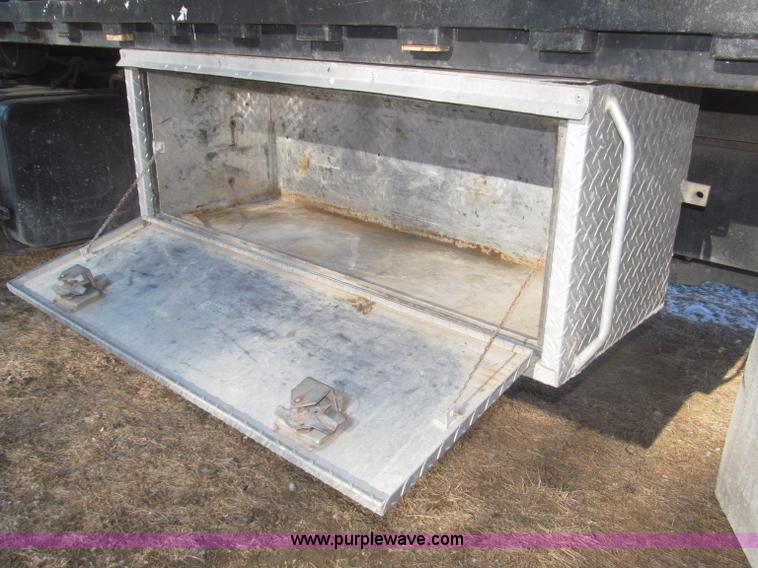 image for item F7252 1997 Ford L8501 Louisville 20' flatbed truck with lift gate