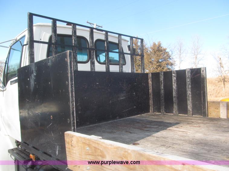 image for item F7252 1997 Ford L8501 Louisville 20' flatbed truck with lift gate