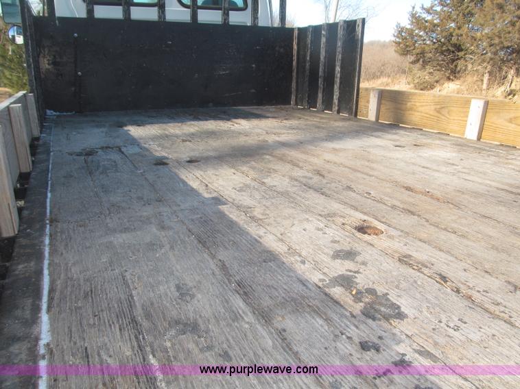 image for item F7252 1997 Ford L8501 Louisville 20' flatbed truck with lift gate