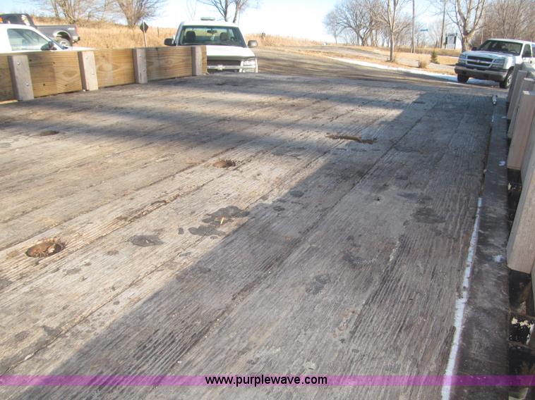 image for item F7252 1997 Ford L8501 Louisville 20' flatbed truck with lift gate