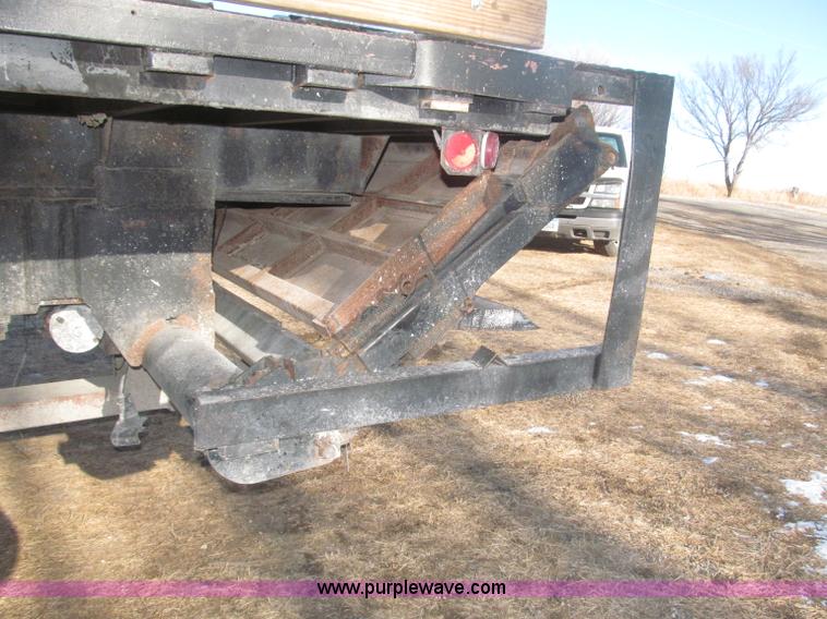 image for item F7252 1997 Ford L8501 Louisville 20' flatbed truck with lift gate