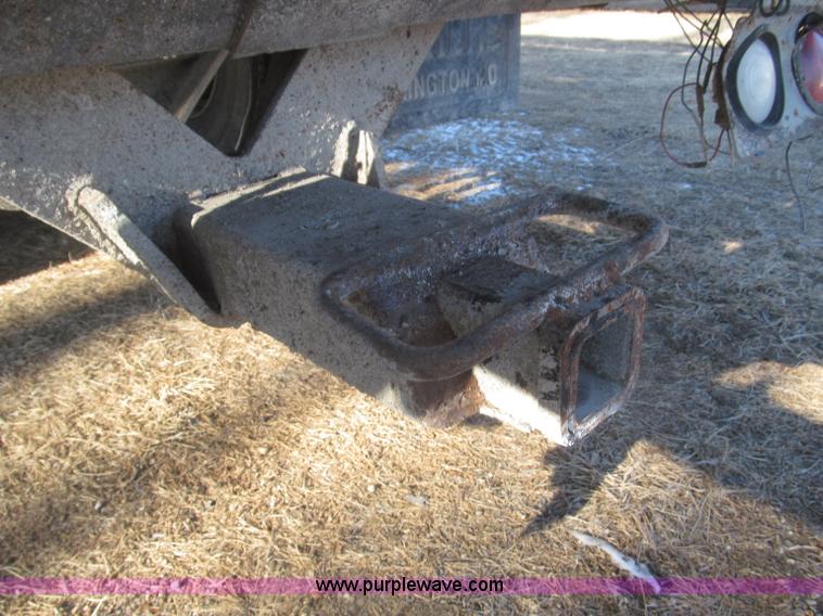 image for item F7252 1997 Ford L8501 Louisville 20' flatbed truck with lift gate