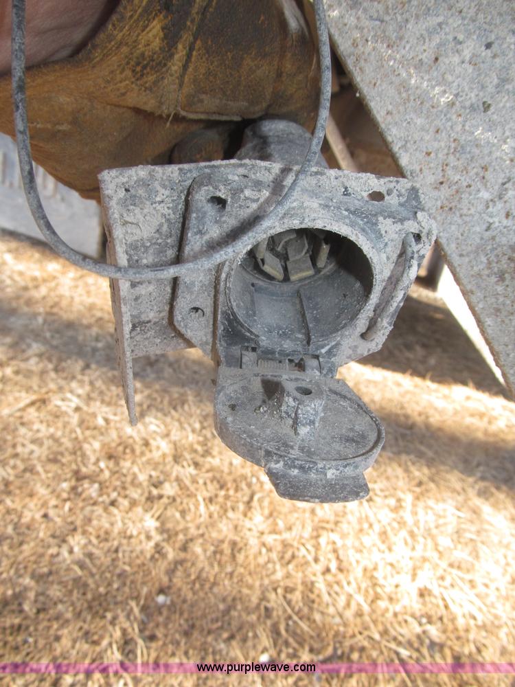 image for item F7252 1997 Ford L8501 Louisville 20' flatbed truck with lift gate