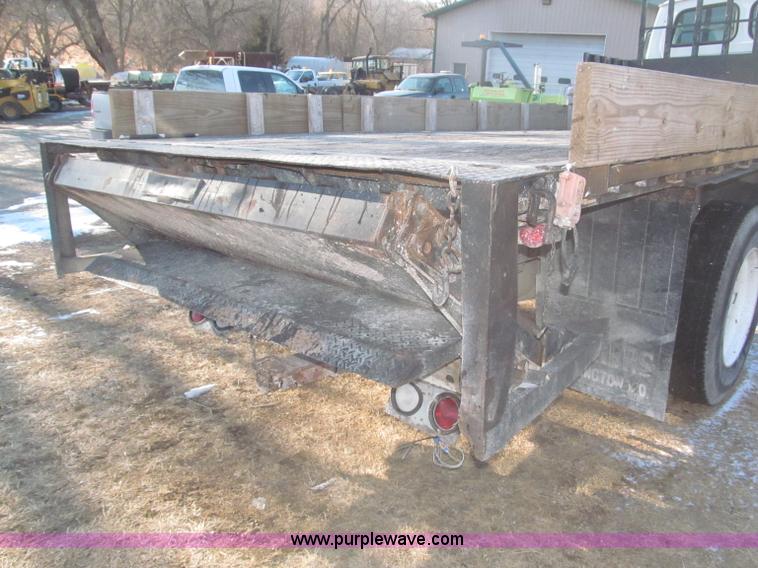 image for item F7252 1997 Ford L8501 Louisville 20' flatbed truck with lift gate