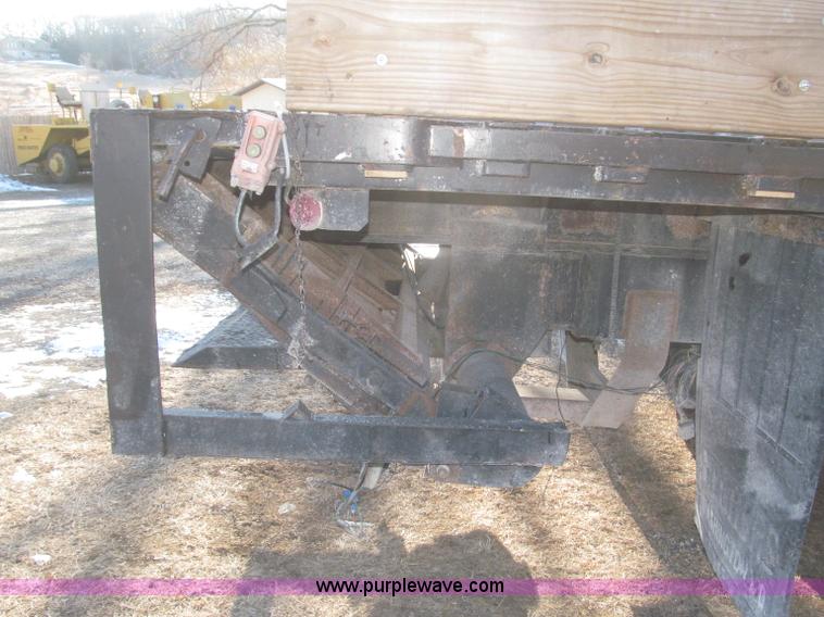 image for item F7252 1997 Ford L8501 Louisville 20' flatbed truck with lift gate