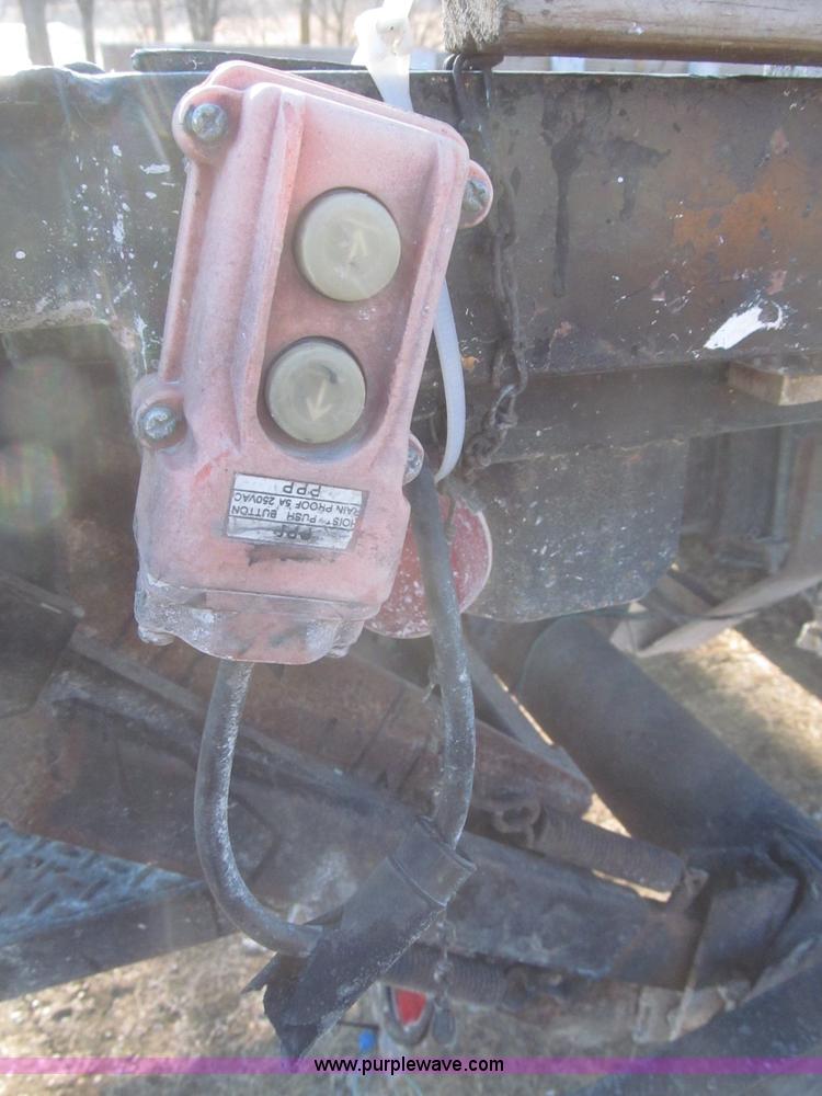 image for item F7252 1997 Ford L8501 Louisville 20' flatbed truck with lift gate