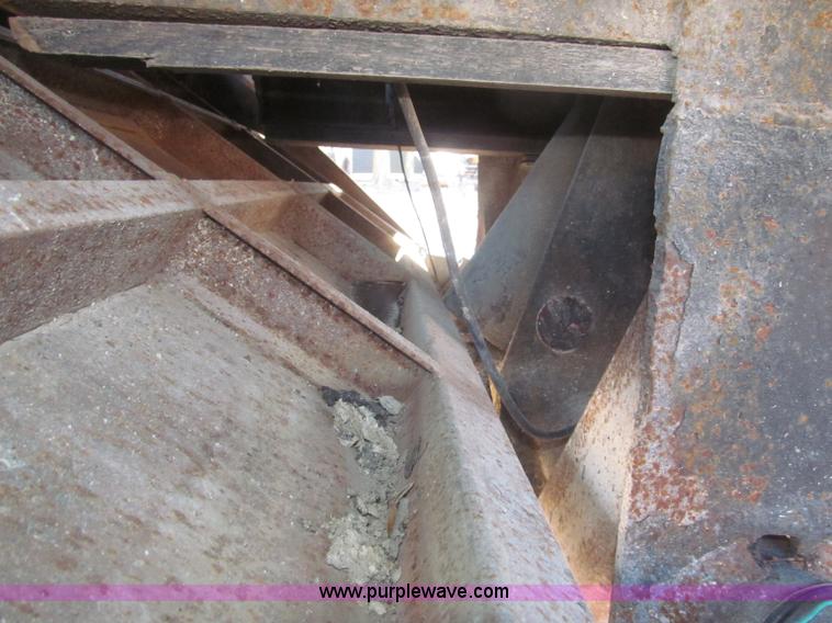 image for item F7252 1997 Ford L8501 Louisville 20' flatbed truck with lift gate