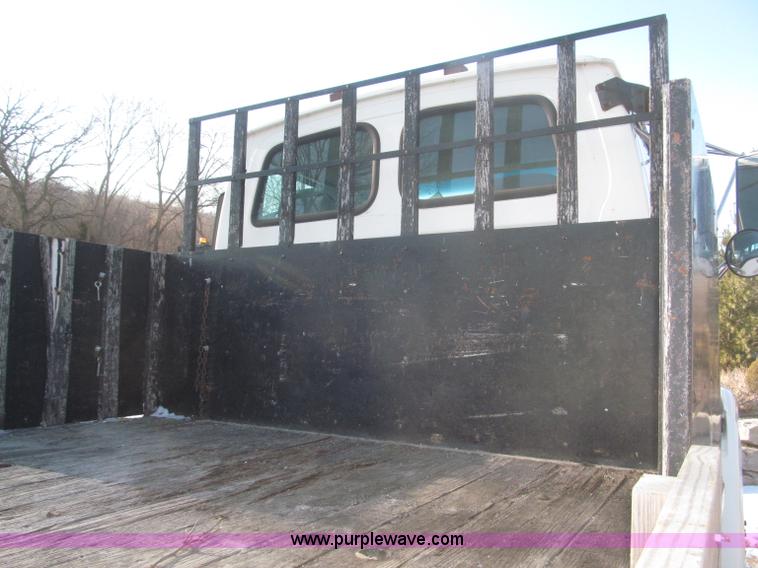 image for item F7252 1997 Ford L8501 Louisville 20' flatbed truck with lift gate