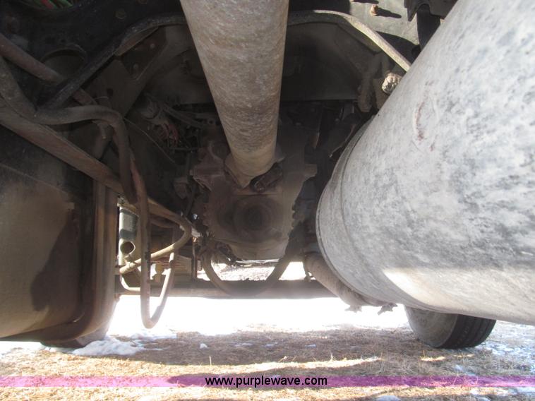 image for item F7252 1997 Ford L8501 Louisville 20' flatbed truck with lift gate