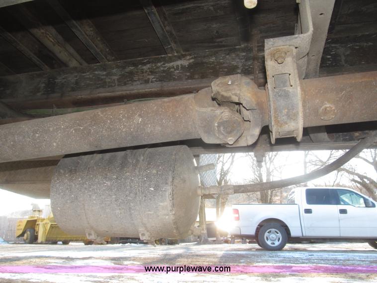 image for item F7252 1997 Ford L8501 Louisville 20' flatbed truck with lift gate