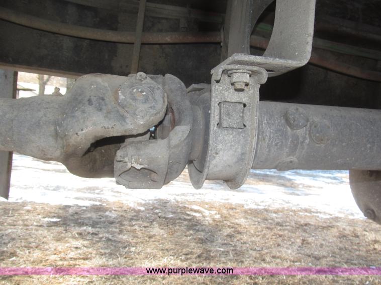 image for item F7252 1997 Ford L8501 Louisville 20' flatbed truck with lift gate