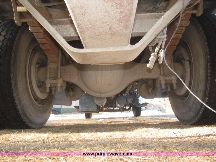 image for item F7252 1997 Ford L8501 Louisville 20' flatbed truck with lift gate