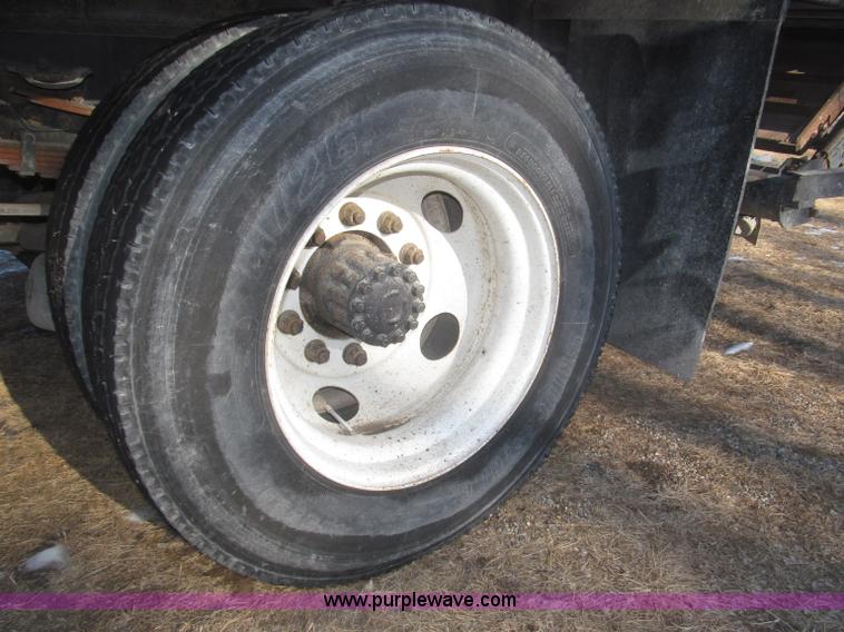 image for item F7252 1997 Ford L8501 Louisville 20' flatbed truck with lift gate