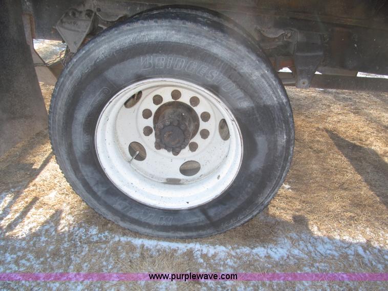 image for item F7252 1997 Ford L8501 Louisville 20' flatbed truck with lift gate