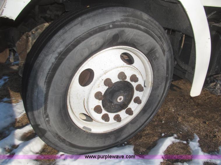 image for item F7252 1997 Ford L8501 Louisville 20' flatbed truck with lift gate