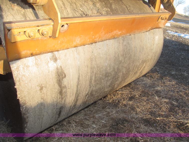 image for item F7254 Case VibroMax W102 articulated smooth drum roller