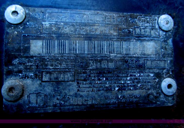 image for item F7256 2008 Bobcat 72" sweeper bucket broom