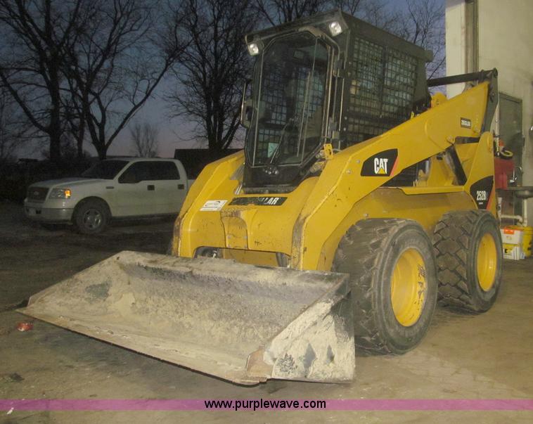 image for item F7258 2010 Caterpillar 252B Series 2 skid steer