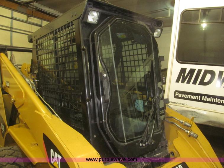 image for item F7258 2010 Caterpillar 252B Series 2 skid steer