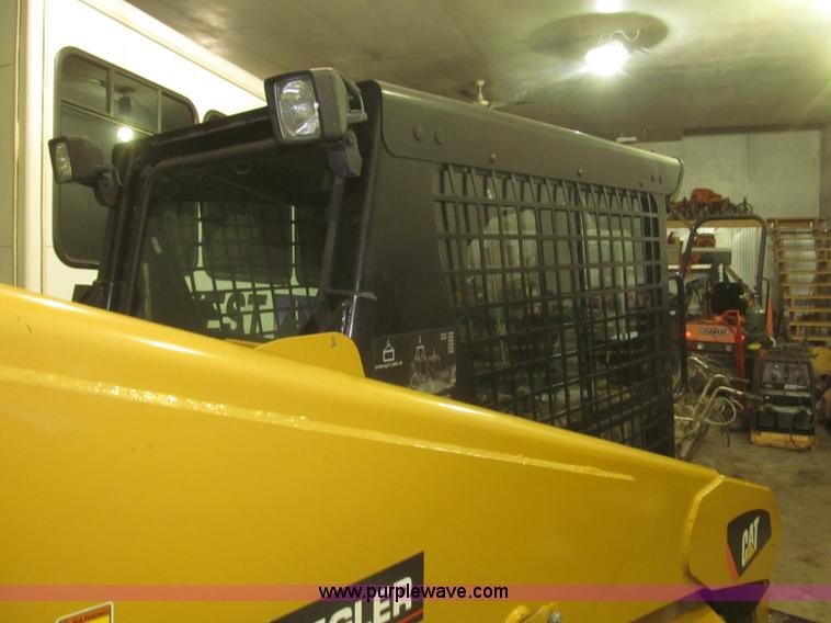 image for item F7258 2010 Caterpillar 252B Series 2 skid steer