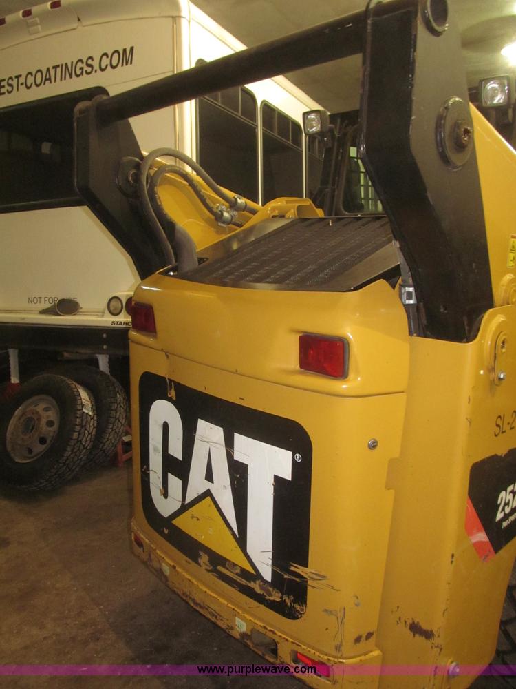 image for item F7258 2010 Caterpillar 252B Series 2 skid steer