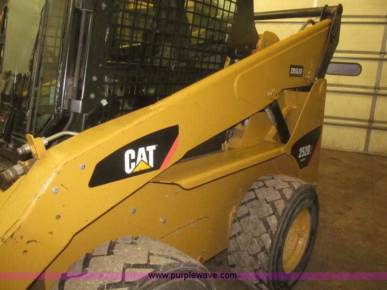 image for item F7258 2010 Caterpillar 252B Series 2 skid steer