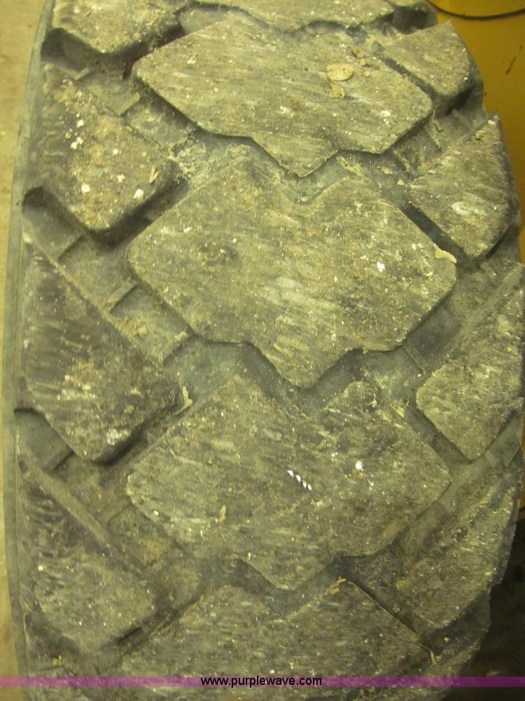 image for item F7258 2010 Caterpillar 252B Series 2 skid steer