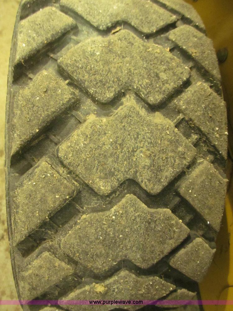 image for item F7258 2010 Caterpillar 252B Series 2 skid steer