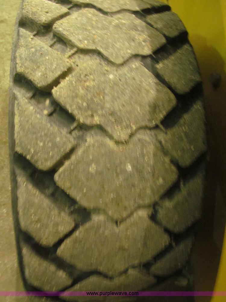 image for item F7258 2010 Caterpillar 252B Series 2 skid steer