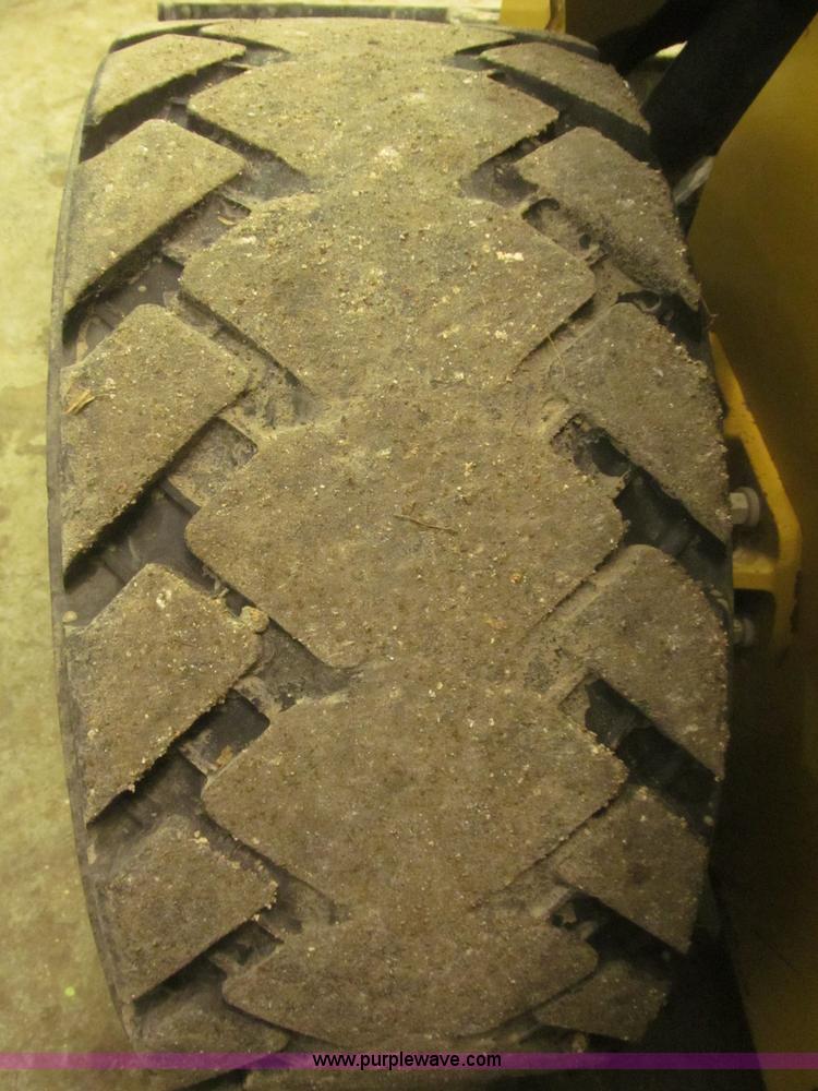 image for item F7258 2010 Caterpillar 252B Series 2 skid steer