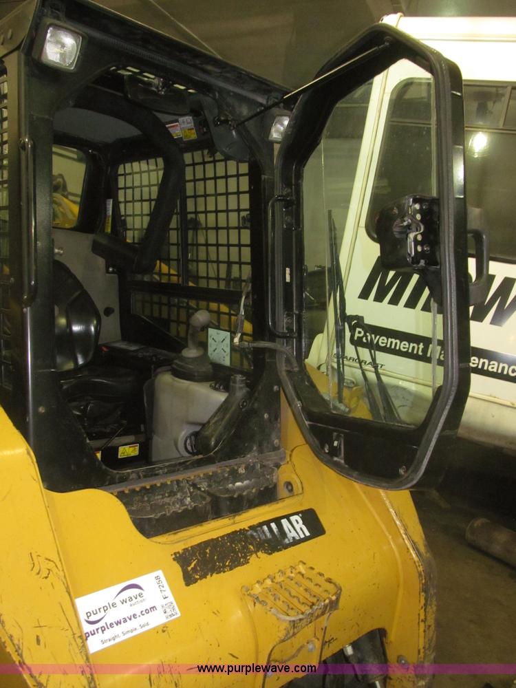 image for item F7258 2010 Caterpillar 252B Series 2 skid steer